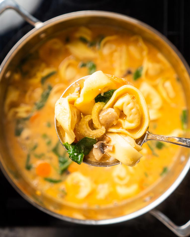 Vegane-Tortellini-Suppe-mit-Sahne